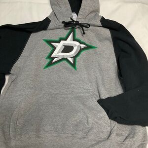 Dallas Stars hooded jacket with kangaroo pockets size 2X.  M168